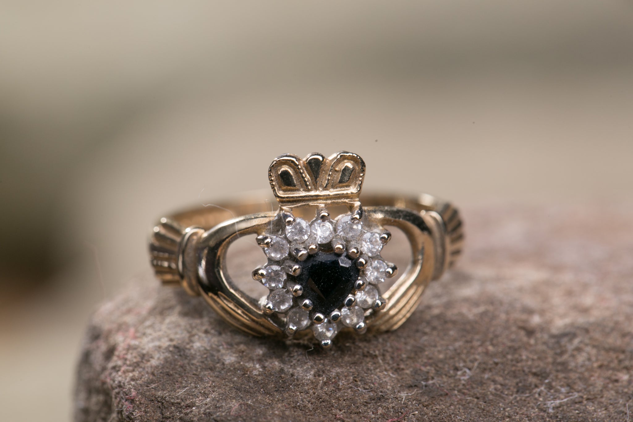 Claddagh ring on sale black stone